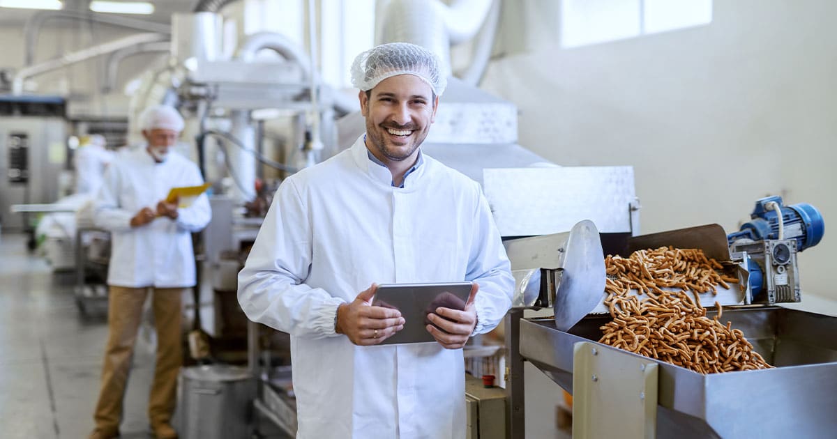 Corpos estranhos em alimentos: o que são e como afetam a reputação da marca?